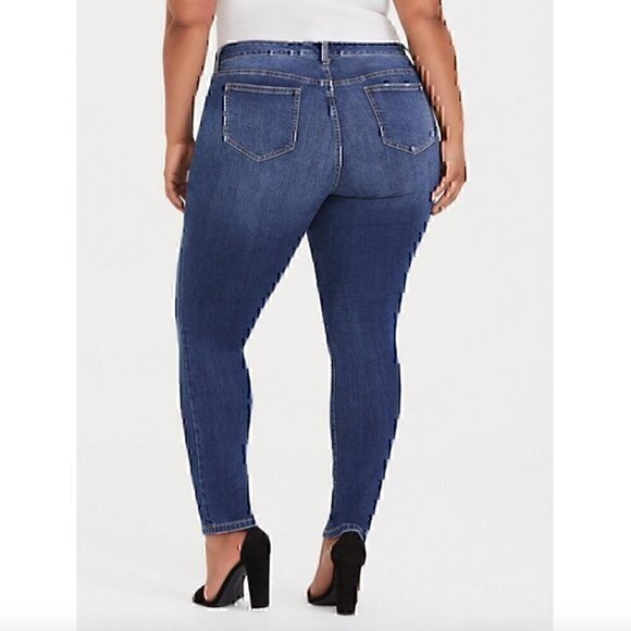 NEW NWT TORRID Plus Size Classic Skinny Jean Vintage Stretch Medium Wash 26 Reg - Picture 3 of 12